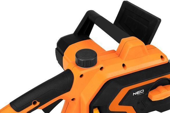 Електрична ланцюгова пила 1800W, шина 405 мм (16") Neo Tools 04-632