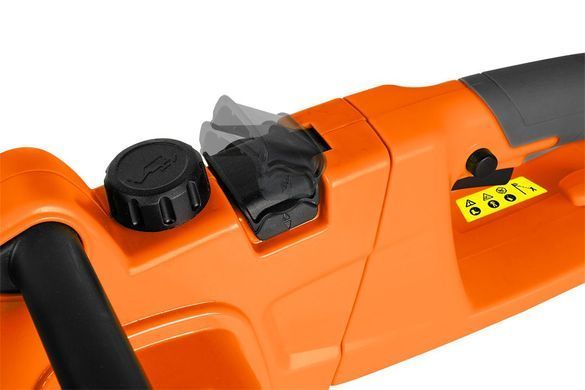Садовий інструмент 2-в-1 з подовжувачем: ланцюгова пила 750W 250 мм + кущоріз 550W 460 мм Neo Tools 04-634
