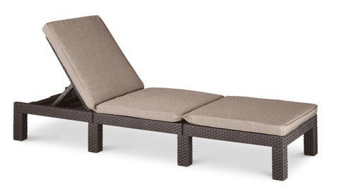 Шезлонг пластиковый Keter Daytona Deluxe коричневый с мягкими подушками 258814